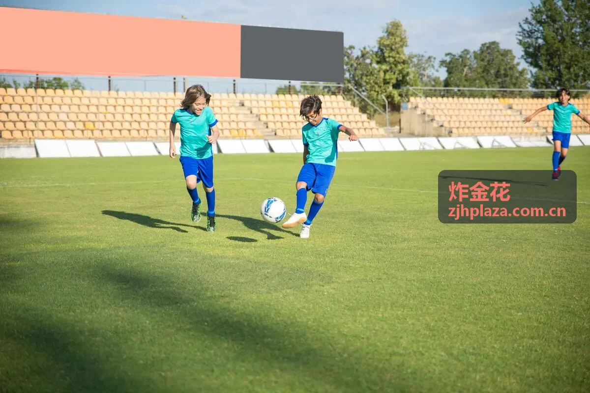 炸金花朋友聚会的休闲对局场景